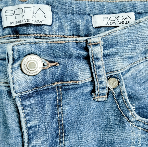 Sofia jeans by Sofia Vergara - Picture 2 of 3